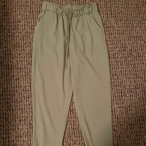 Lululemon joggers size 6 women’s